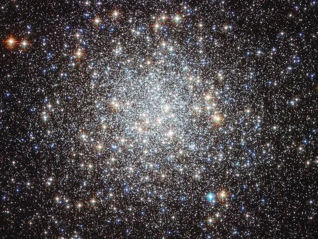 Hubble view of M9