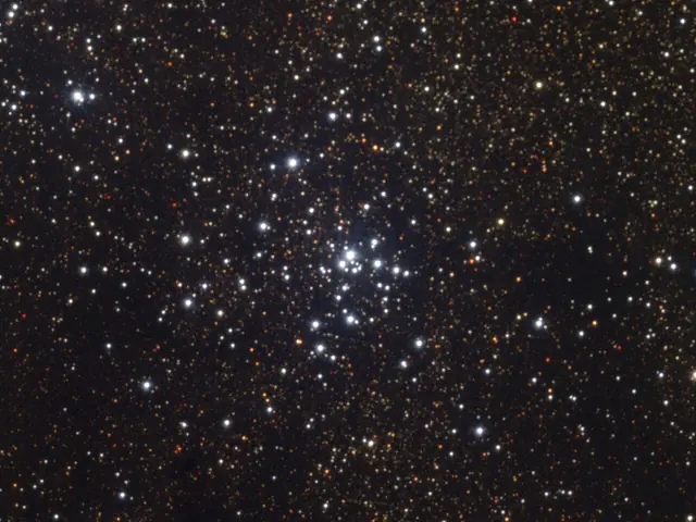 NOIRLab view of the M21 open cluster.