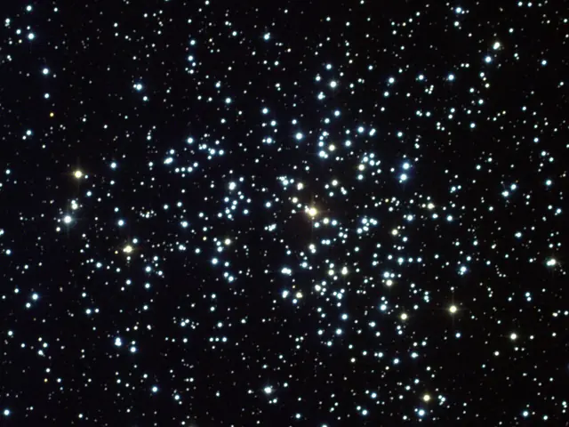 NOIRLab view of the M37 open cluster.